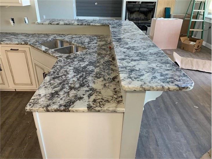 Delicatus white granite kitchen top