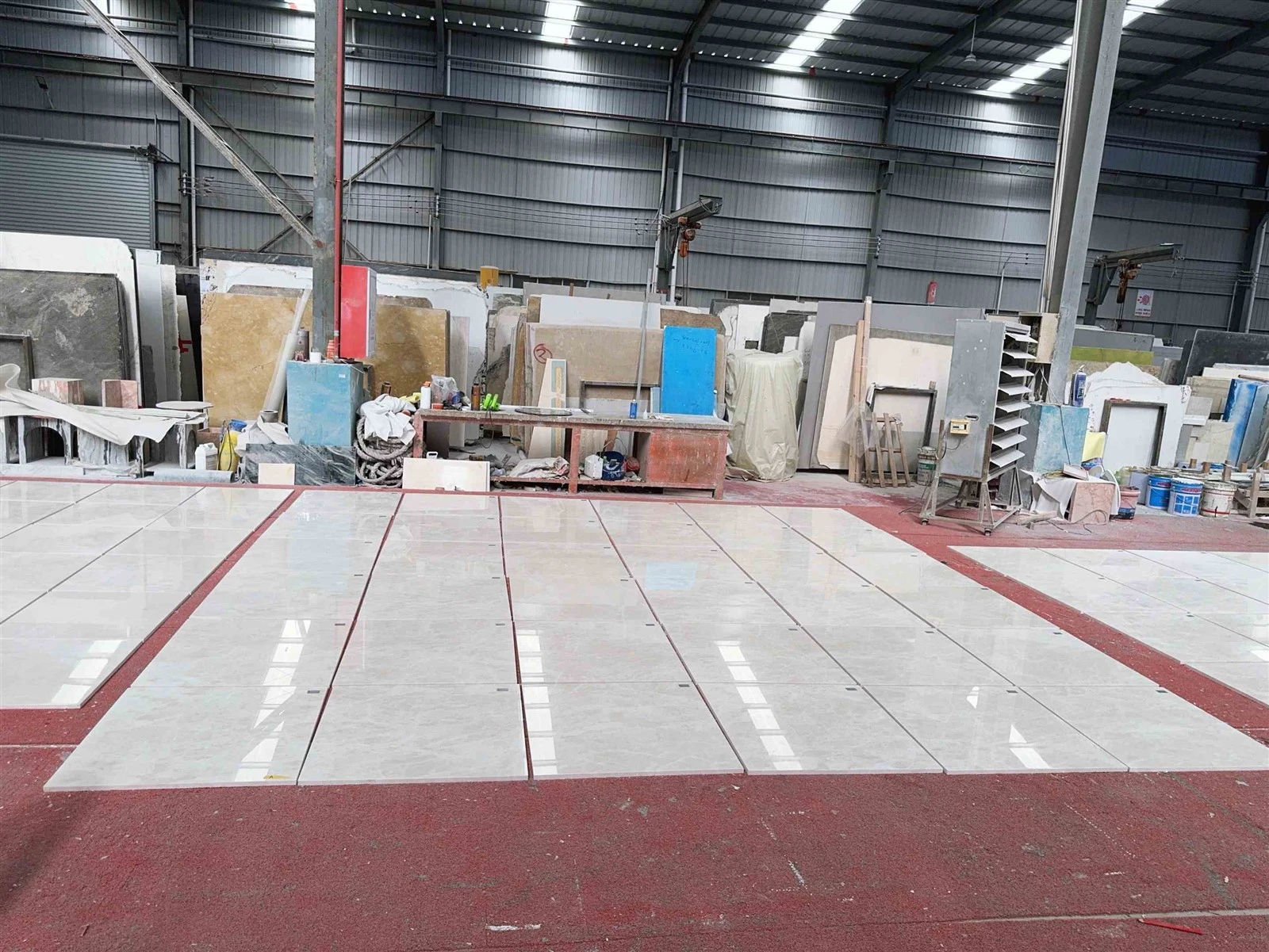 Elevation A with 800 x 800 mm polished Aran White Marble wall tiles placed in installation sequence for inspection. Elevation A with 800 x 800 mm polished Aran White Marble wall tiles placed in installation sequence for inspection.