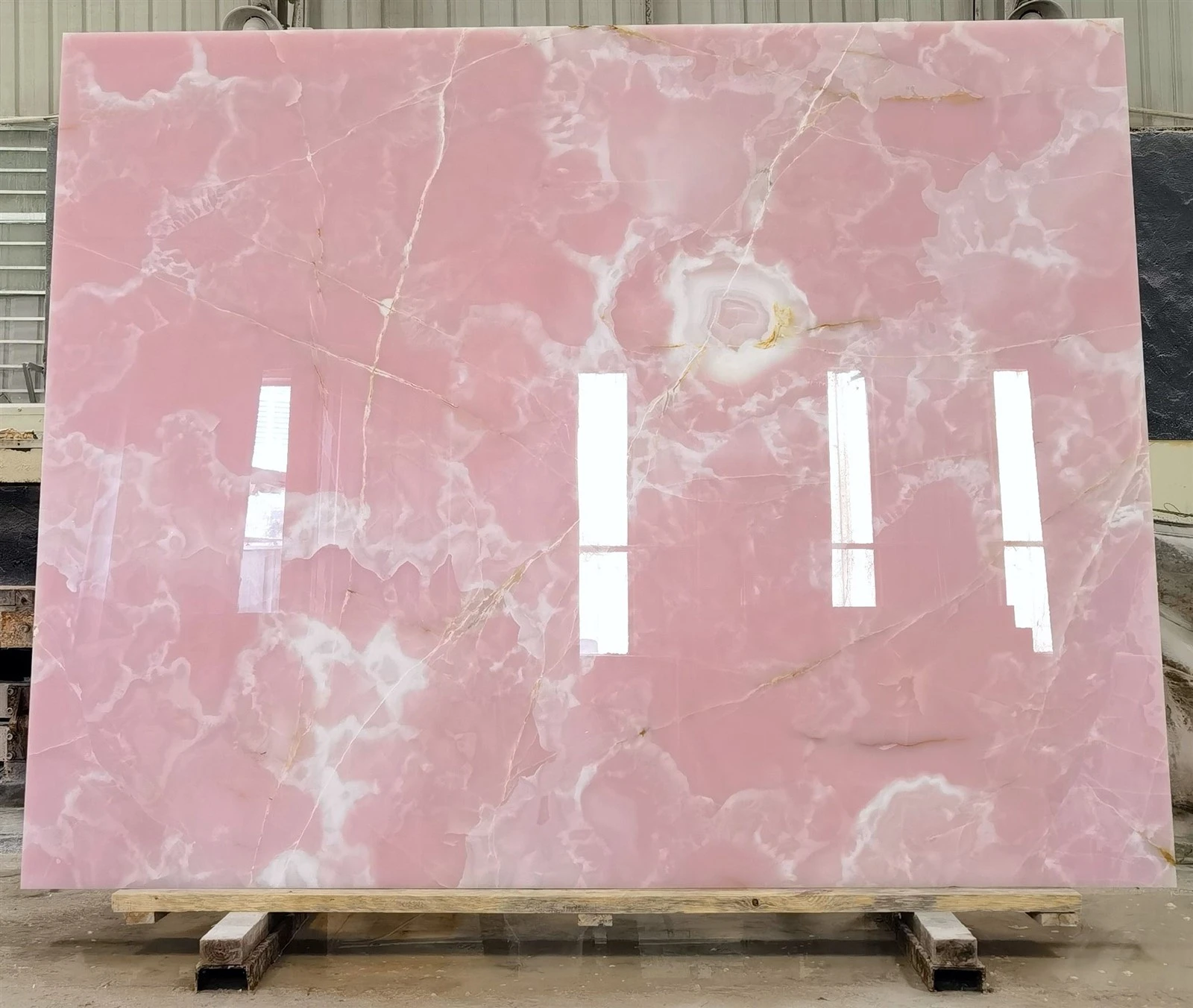 Polished Pink Onyx natural stone slab with soft pink tones, white crystalline patterns and delicate gold veining Polished Pink Onyx natural stone slab with soft pink tones, white crystalline patterns and delicate gold veining