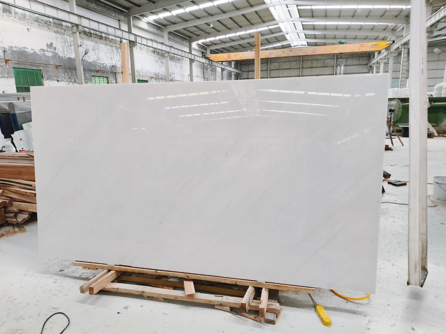 Polished Sivec White marble slab with a bright white background and subtle gray veining displayed in Landiview Stone factory Polished Sivec White marble slab with a bright white background and subtle gray veining displayed in Landiview Stone factory